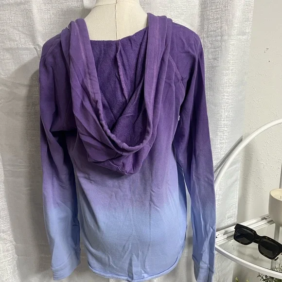 #59 NEW ARRIVAL! Ombre pull over top 💜 🩵 - Picture 4 of 4